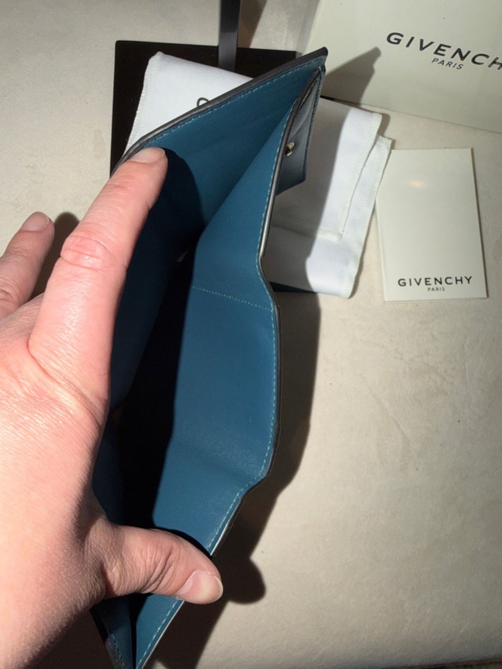 Givenchy Antigona leather bifold wallet-mint - Picture 8 of 9